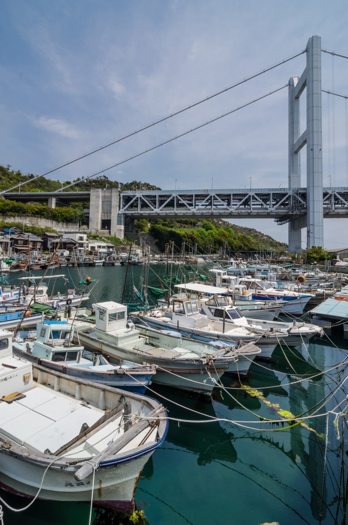 Boats with the Seto Ohashi Bridge